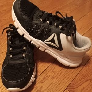 Reebok sneakers size 8 black/white